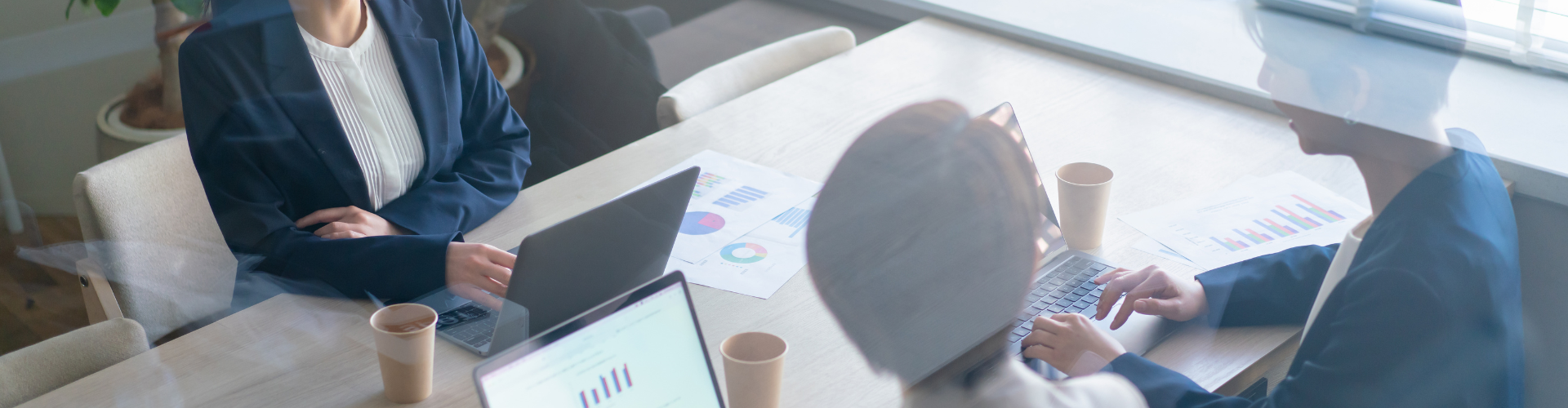 声なき声を映し出す鏡